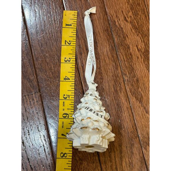 Vintage Wedgwood 2002 Merry Christmas Tree Ornament Classic White Gold In Box - Picture 5 of 14